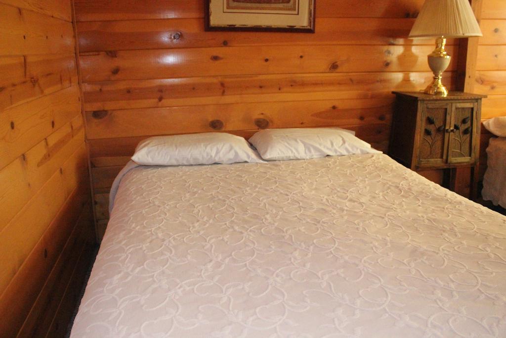 Twin Lakes Resort Bridgeport Habitación foto
