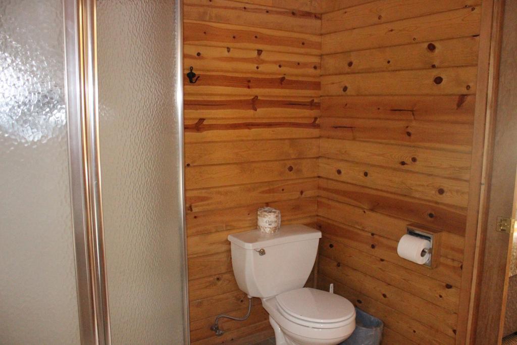 Twin Lakes Resort Bridgeport Habitación foto