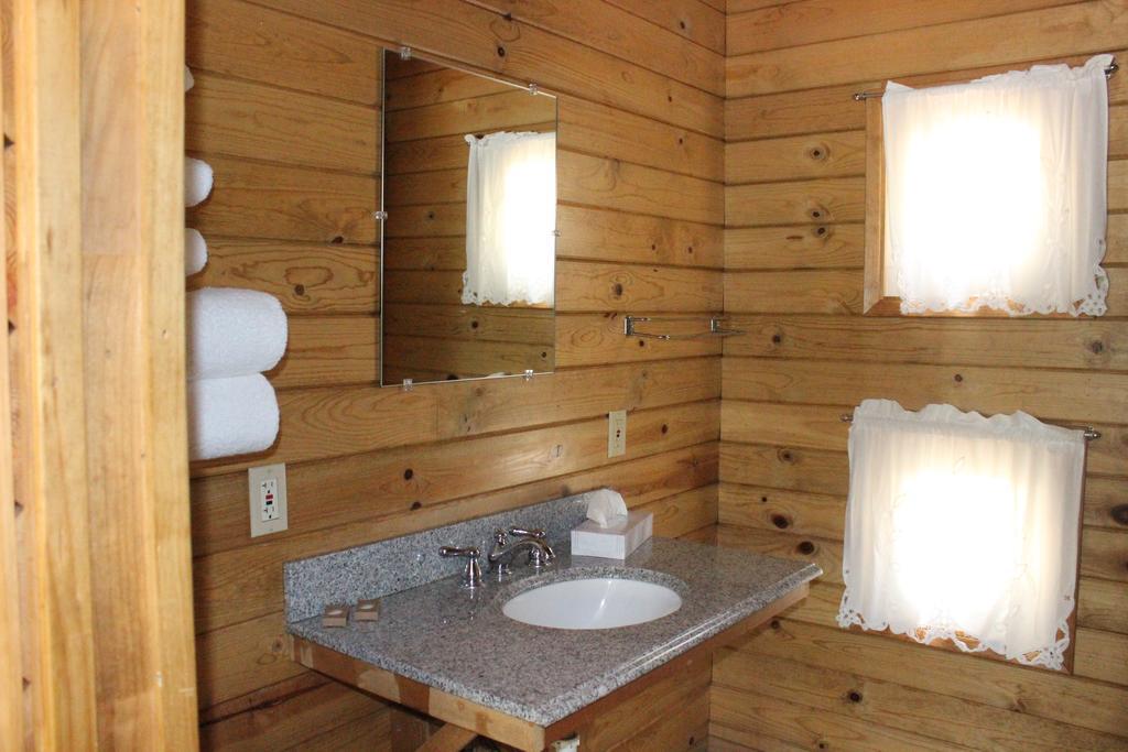 Twin Lakes Resort Bridgeport Habitación foto