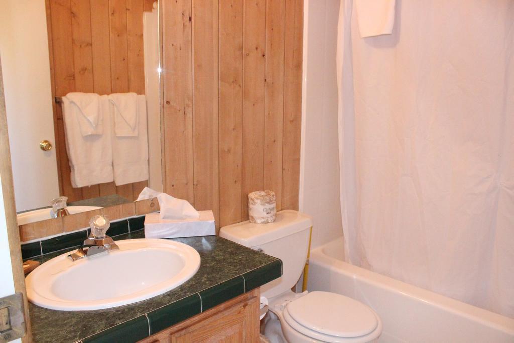 Twin Lakes Resort Bridgeport Habitación foto
