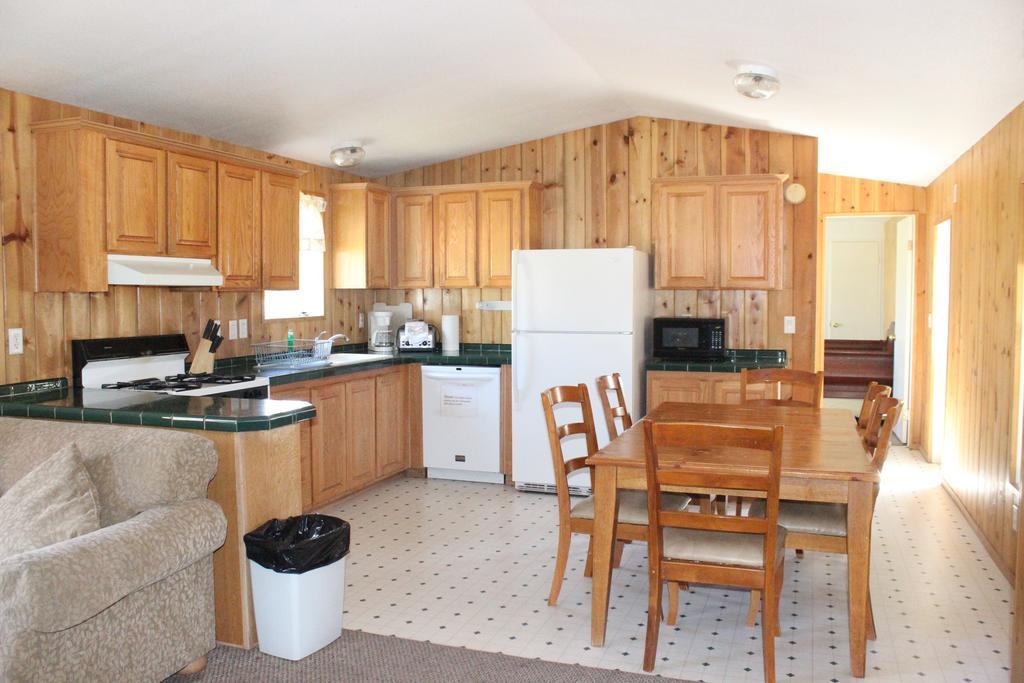 Twin Lakes Resort Bridgeport Habitación foto