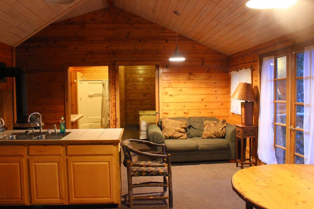 Twin Lakes Resort Bridgeport Habitación foto