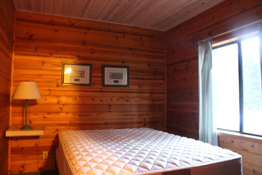 Twin Lakes Resort Bridgeport Habitación foto
